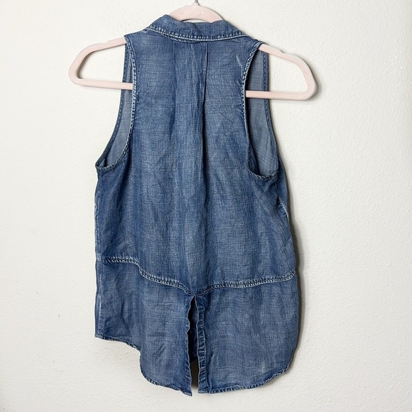 Cloth & Stone Denim Button Down Shirt Two Pockets Slit Back blue wash size XS - Picture 2 of 8